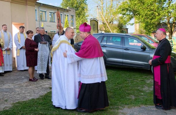 З удзелам біскупаў адзначылі 25-годдзе святарства кс. Генадзя Кухарэвіча