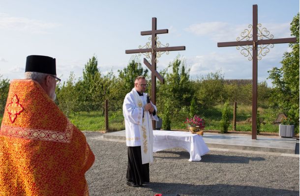 У Жамыслаўлі благаславілі прыдарожныя крыжы