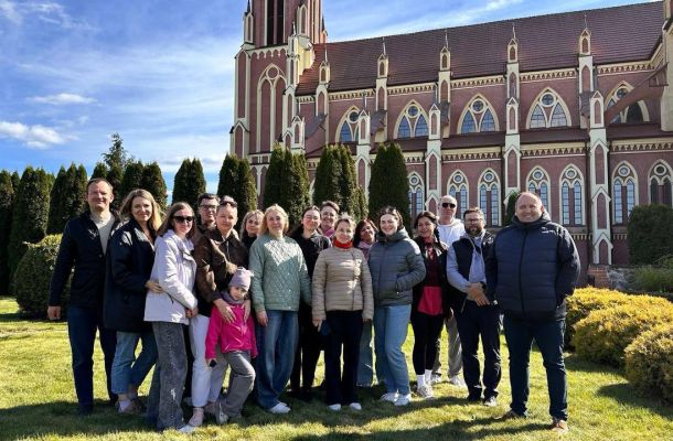 Вернікі гродзенскай парафіі Святога Духа наведалі розныя касцёлы дыяцэзіі