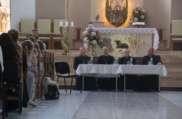Прэзентацыя дыяцэзій і размова з біскупамі адбыліся ў другі дзень Агульнабеларускіх дзён моладзі ў Гродне