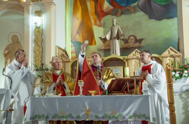 Ксёндз Раман Ялоўчык адзначыў з удзелам іерархаў сярэбраны юбілей святарства