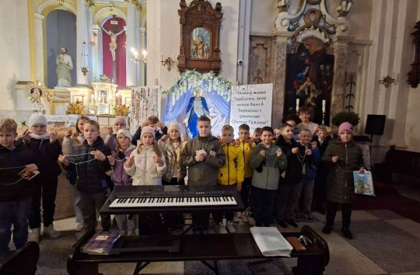Дзеці Гродзенскай дыяцэзіі ўзялі ўдзел у акцыі “Мільён дзяцей моліцца на ружанцы”