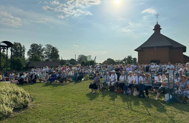 Біскуп Гродзенскі ўдзяляе пілігрымуючым у дыяцэзіяльны санктуарый і ўдзельнікам урачыстасцяў у Тракелях дыспенсацыю ад абавязку ўстрымання ад мясных страваў