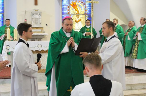 Біскуп Уладзімір Гуляй прызначыў студэнтаў гродзенскай семінарыі акалітам і кандыдатам да пасвячэння
