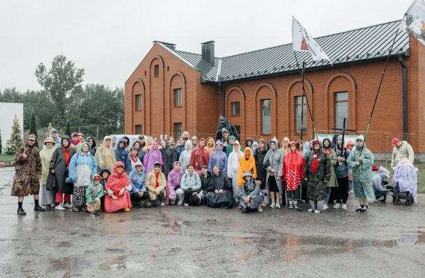 На ўрачыстасці ў гонар благаслаўлёных назарэтанак прыбыла ў Навагрудак пілігрымка з Ліды