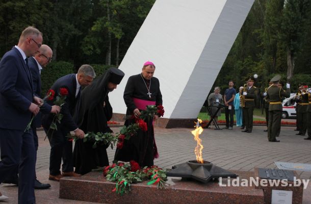 “Няхай беларускае слова будзе плынню, якая злучае пакаленні, натхняе на дабро, вядзе да святасці”: біскуп Гродзенскі ўзяў удзел у святкаваннi Дня беларускага пісьменства