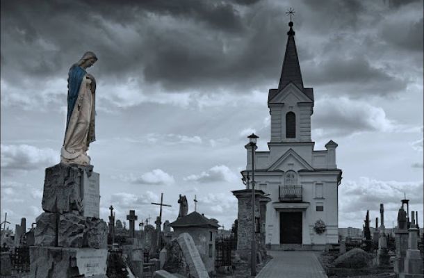 Расклад набажэнстваў на могілках Гродна ў дні ўспаміну памерлых