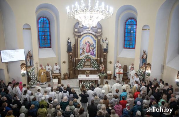 Смаргонская парафія Міхала Арханёла адсвяткавалa з удзелам біскупа Зноскі дзень свайго нябеснага заступніка