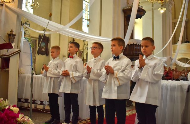 Павялічыліся шэрагі літургічнай службы алтара іўеўскай парафіі