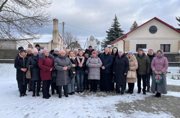 Вернікі адэльскай парафіі наведалі юбілейны касцёл у Росі