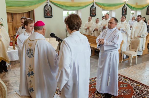 Біскуп Аляксандр Кашкевіч удзяліў дыяканскае пасвячэнне піяру