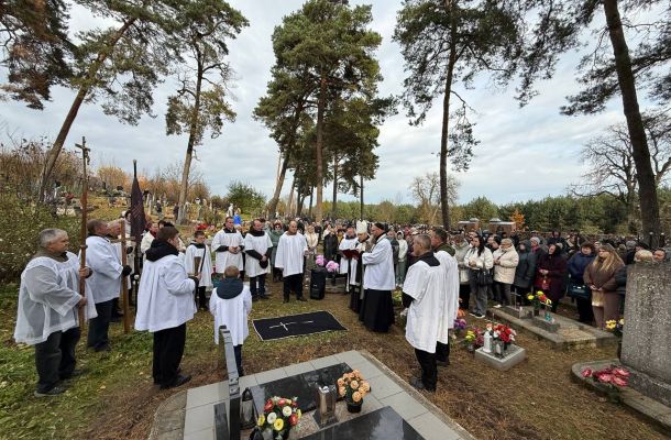 Ва ўспамін усіх памерлых біскуп Гродзенскі ўзначаліў малітву ў Струбніцы