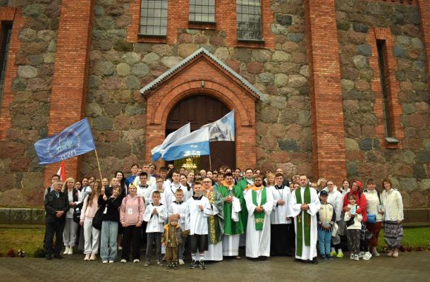 Іўеўскі дэканат пачаў пілігрымаванне ў Тракелі