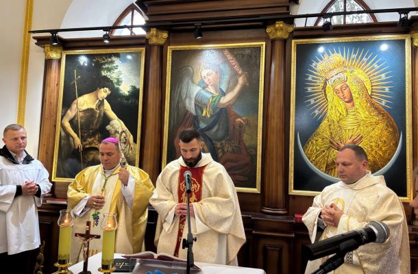 Біскуп Гродзенскі здзейсніў благаслаўленне абразоў у капліцы на тэрыторыі Каралінскага фальварка