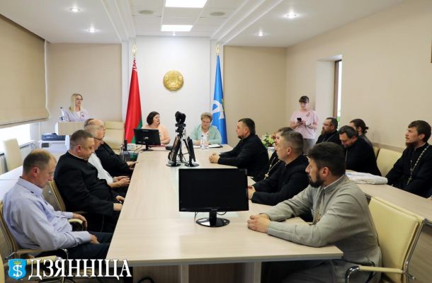 Святары Шчучыншчыны атрымалі пасведчанні аб дзяржаўнай перарэгістрацыі рэлігійных арганізацый