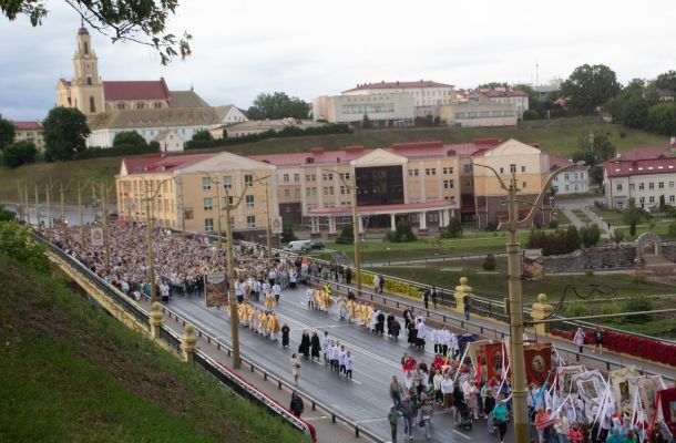 У Гродне адбылася працэсія па вуліцах горада з нагоды ўрачыстасці Цела і Крыві Хрыста