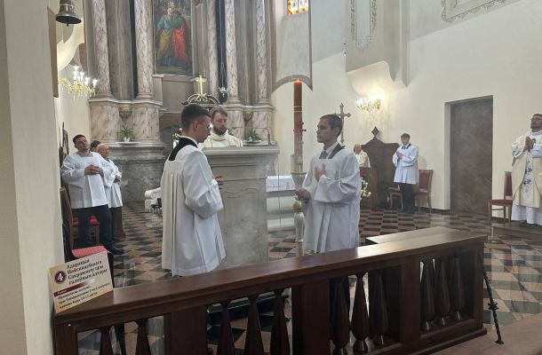 Студэнты гродзенскай семінарыі ўдзельнічалі ў мужчынскай пілігрымцы ў Баруны з нагоды Дня бацькі