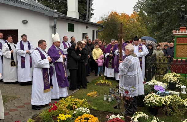 У Мікелеўшчыне з удзелам біскупа Гродзенскага памаліліся за кс. Яна Варанецкага праз трыццаць дзён пасля смерці